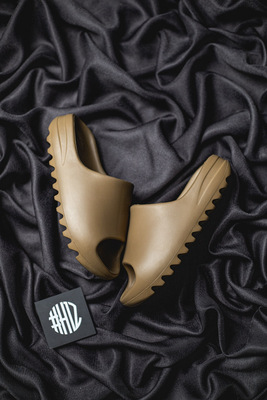 H12纯原 YEEZY SLIDE "Core" 浅棕 椰子拖鞋