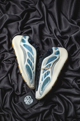 H12纯原 Yeezy 700V3 "Kyanite" 蓝晶石 极光2.0