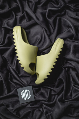 H12纯原 YEEZY SLIDE "Resin" 豆绿 椰子拖鞋